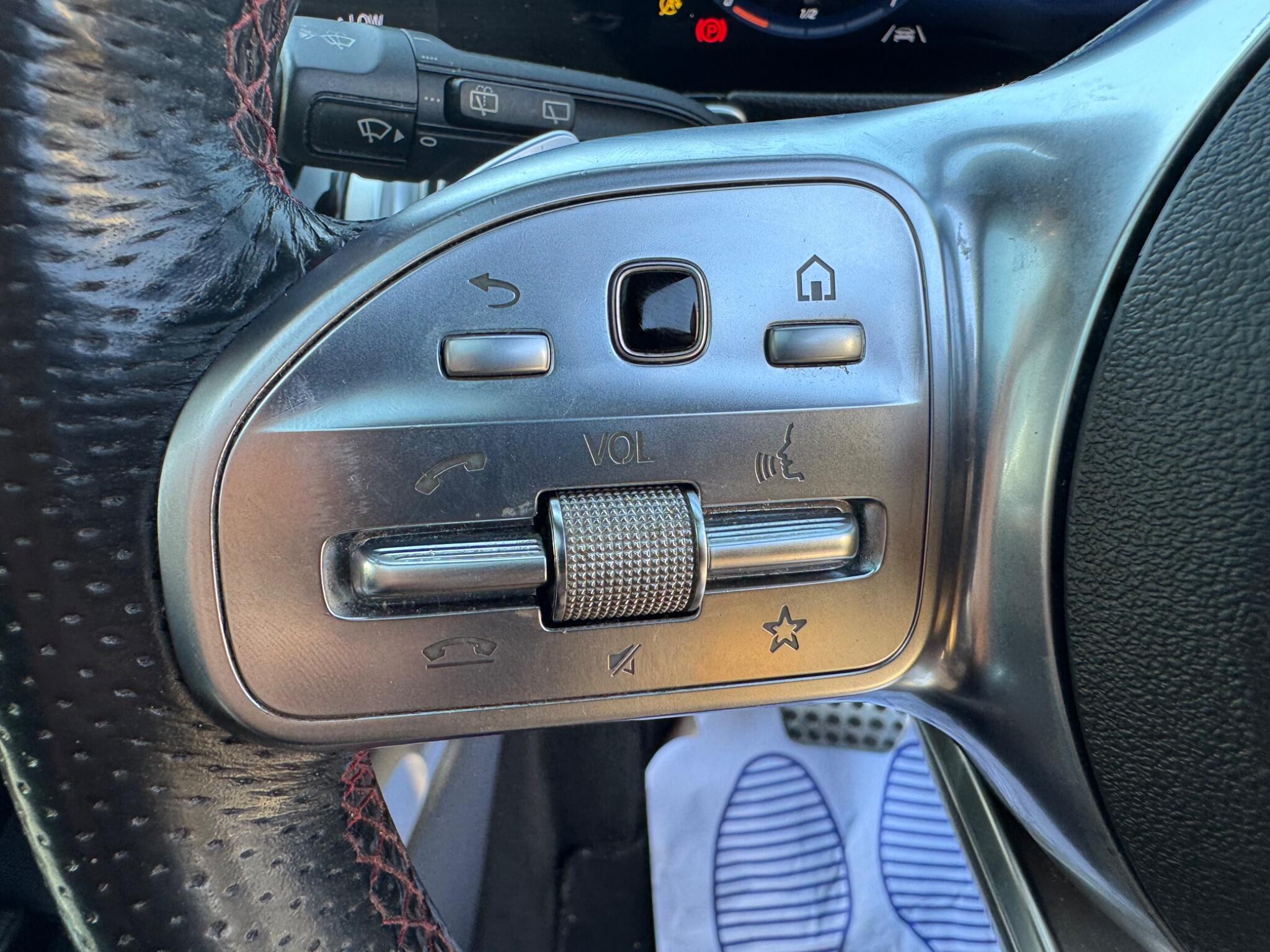 Mercedes-Benz GLB view 25