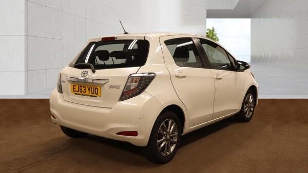 Toyota Yaris view 4