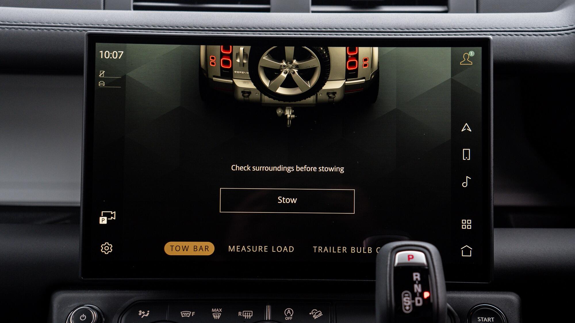 Land Rover Defender 110 view 26