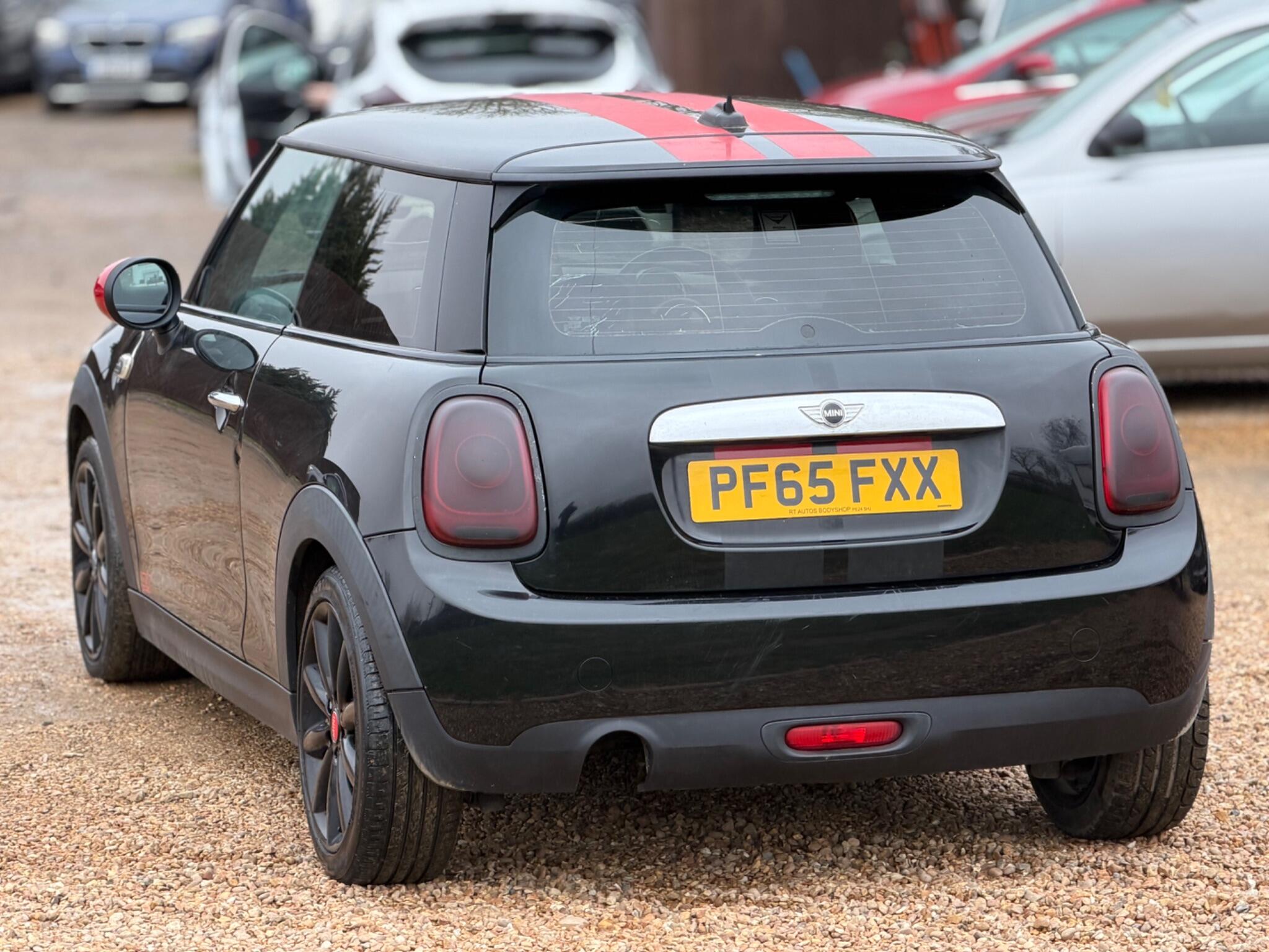 2015 MINI Hatch 1.5 Cooper D Euro 6 (s/s) 3dr image 5