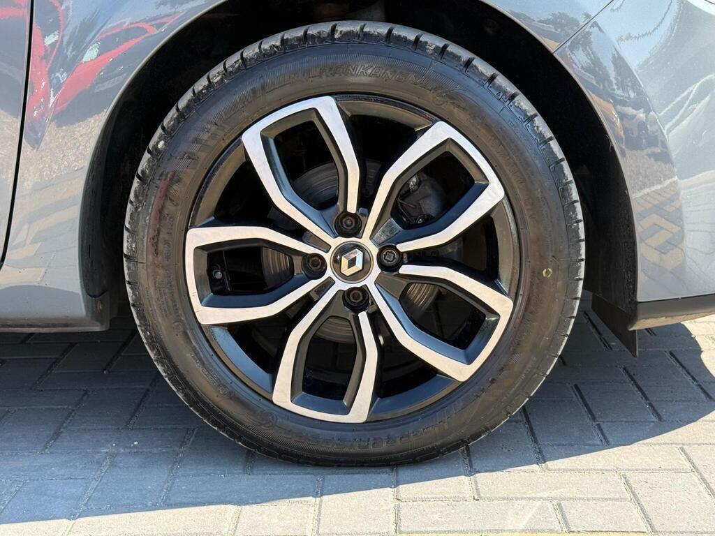 Renault Clio view 11