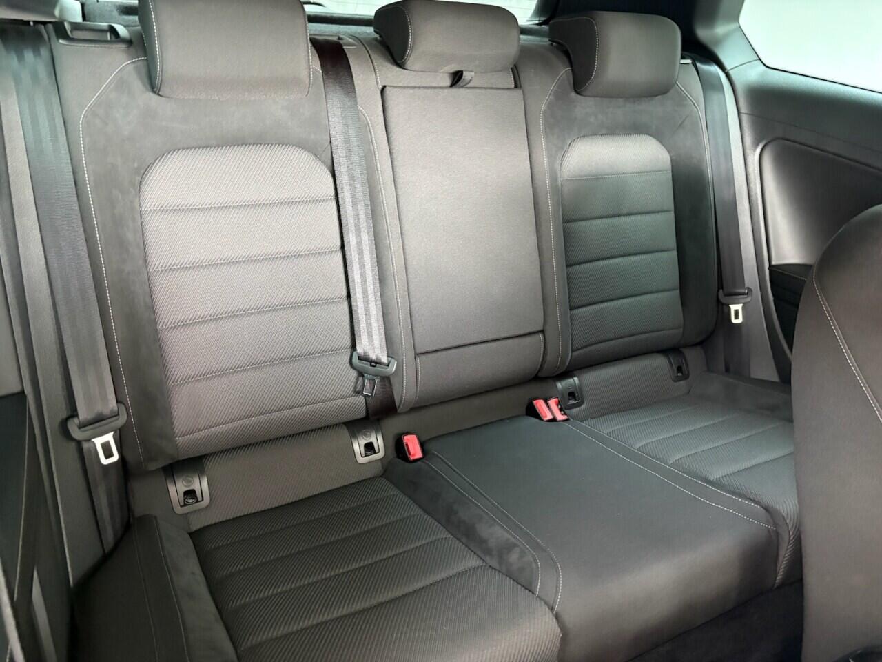 Volkswagen Golf view 17