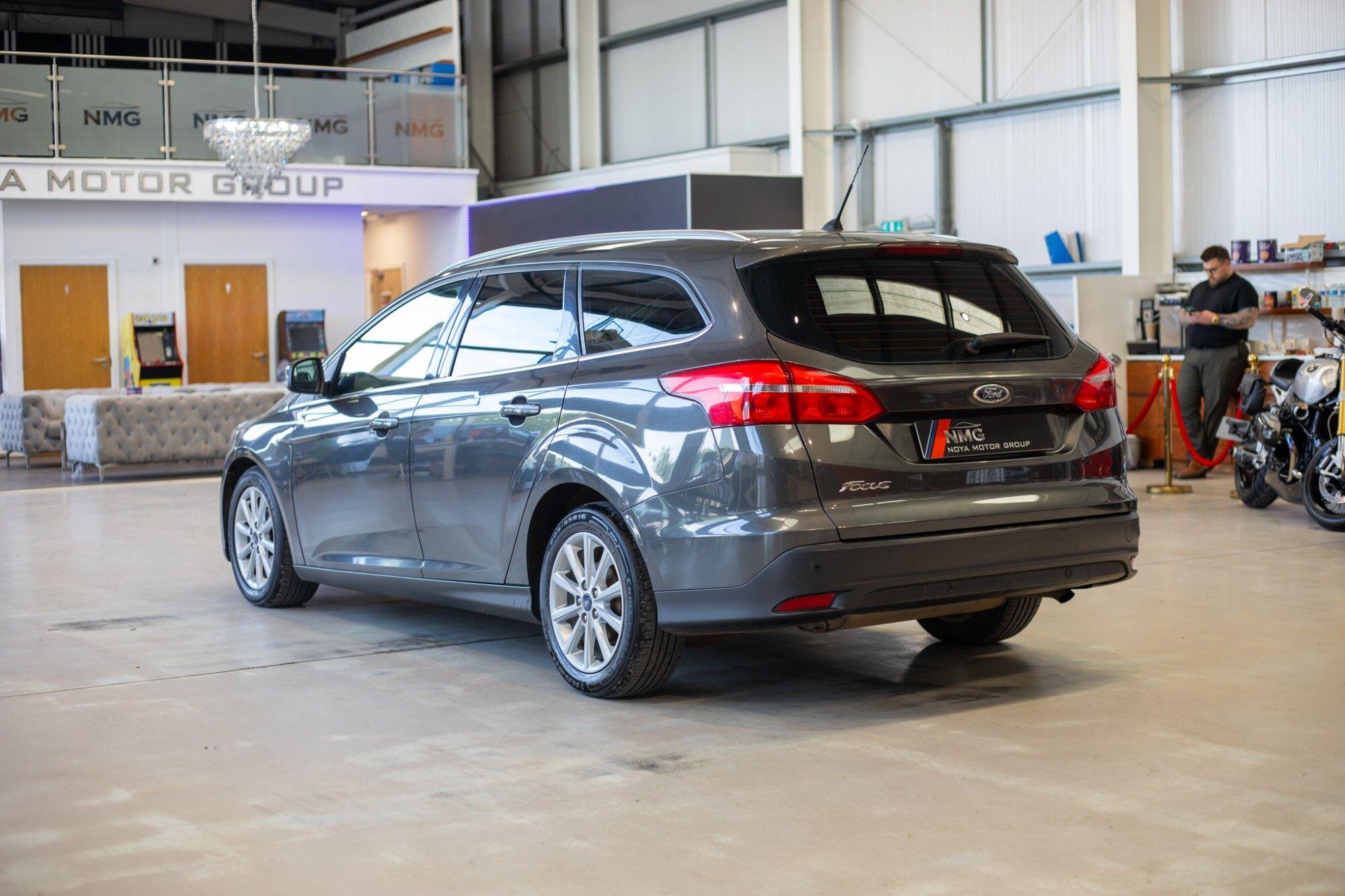 Ford Focus view 33