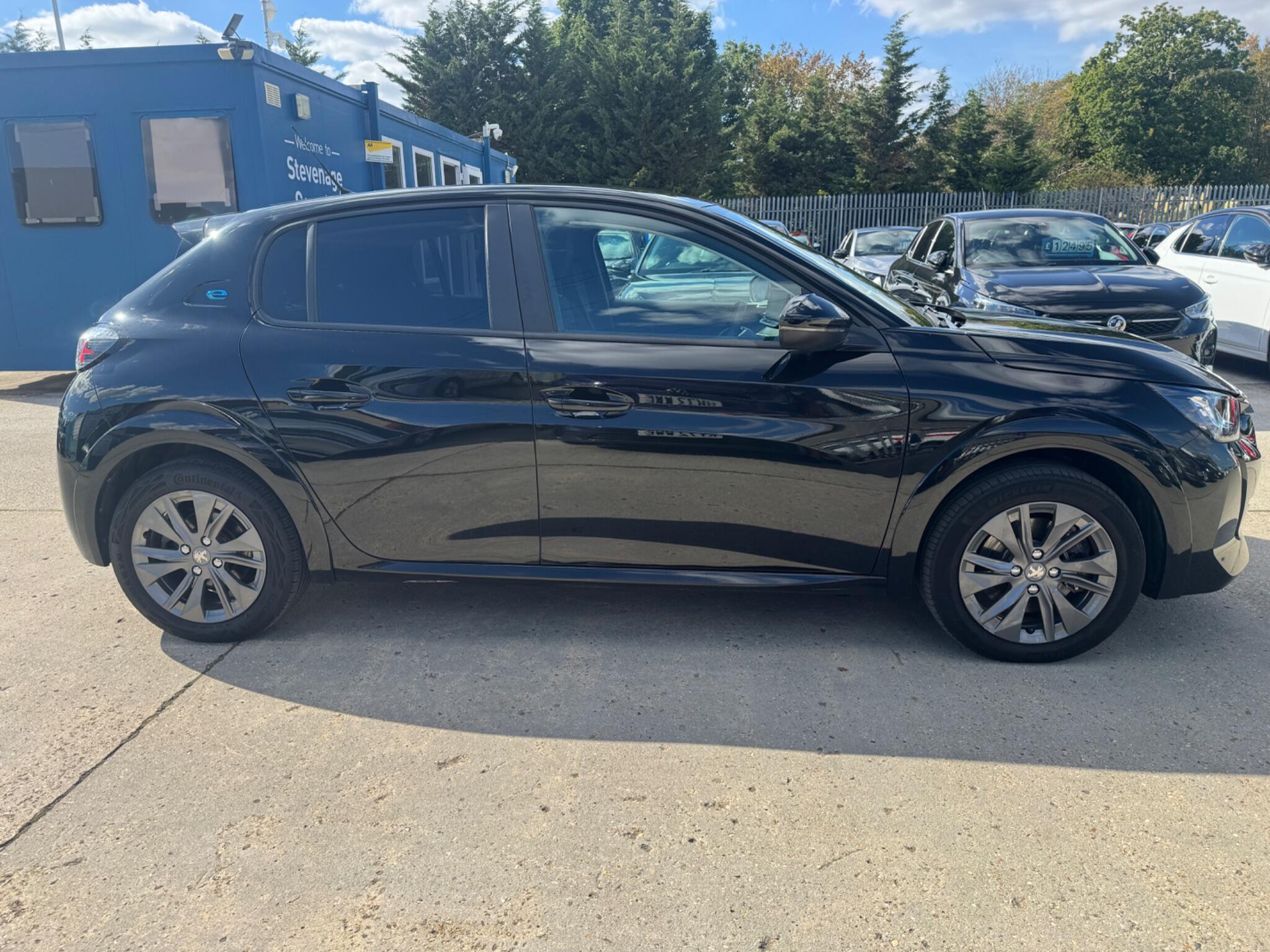 Peugeot E-208 view 15