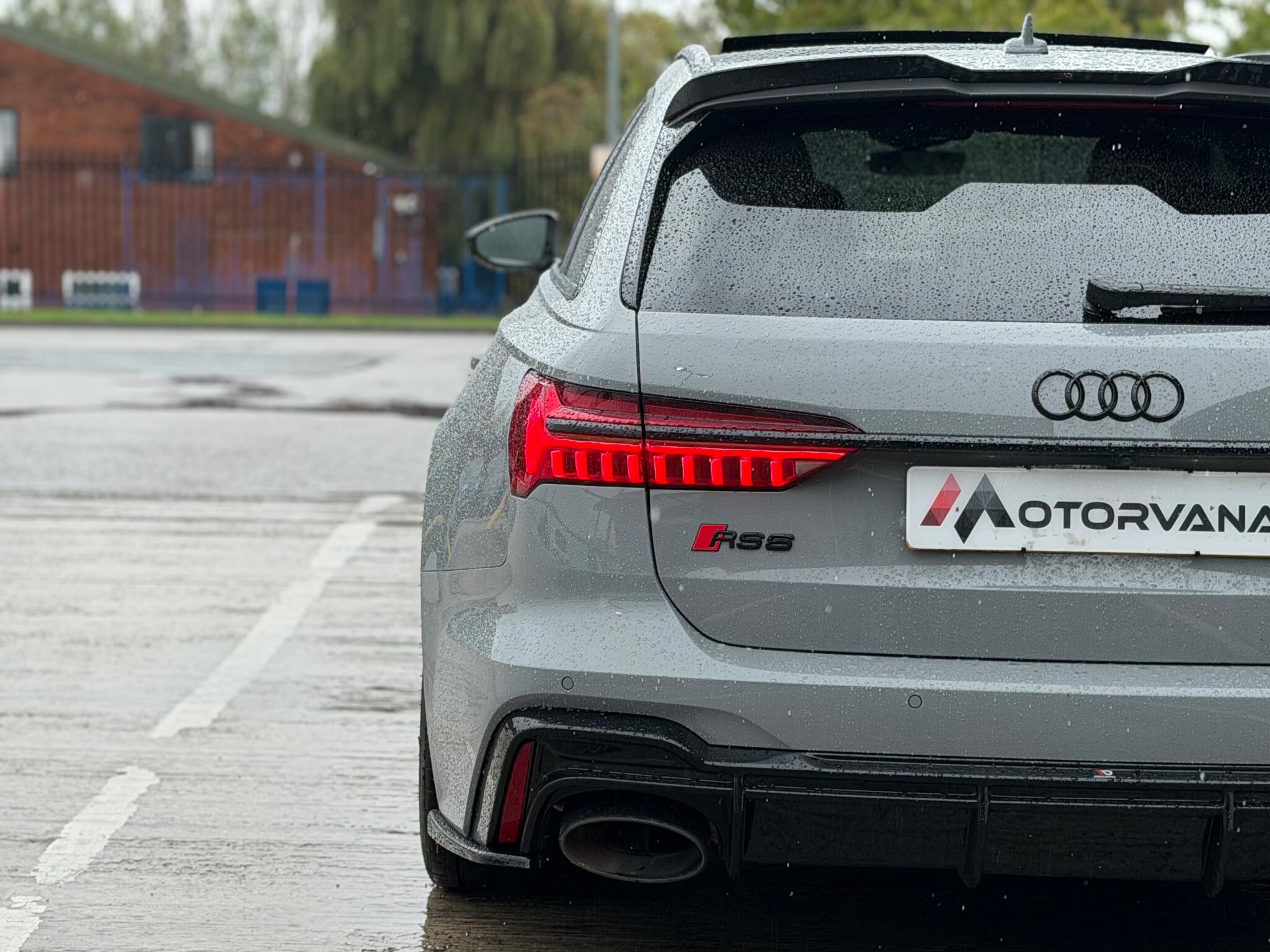 Audi RS6 view 24
