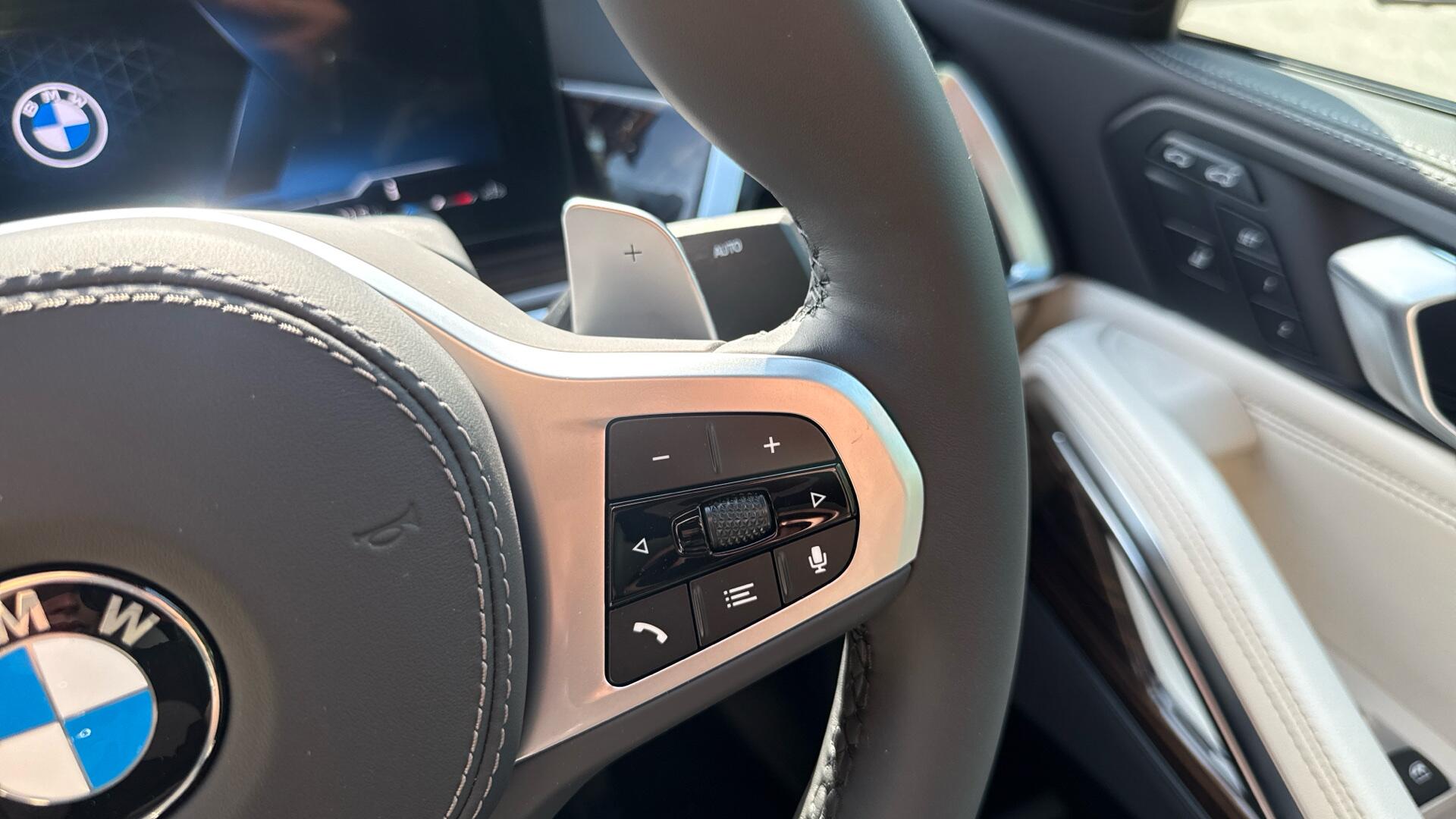 BMW X6 view 18
