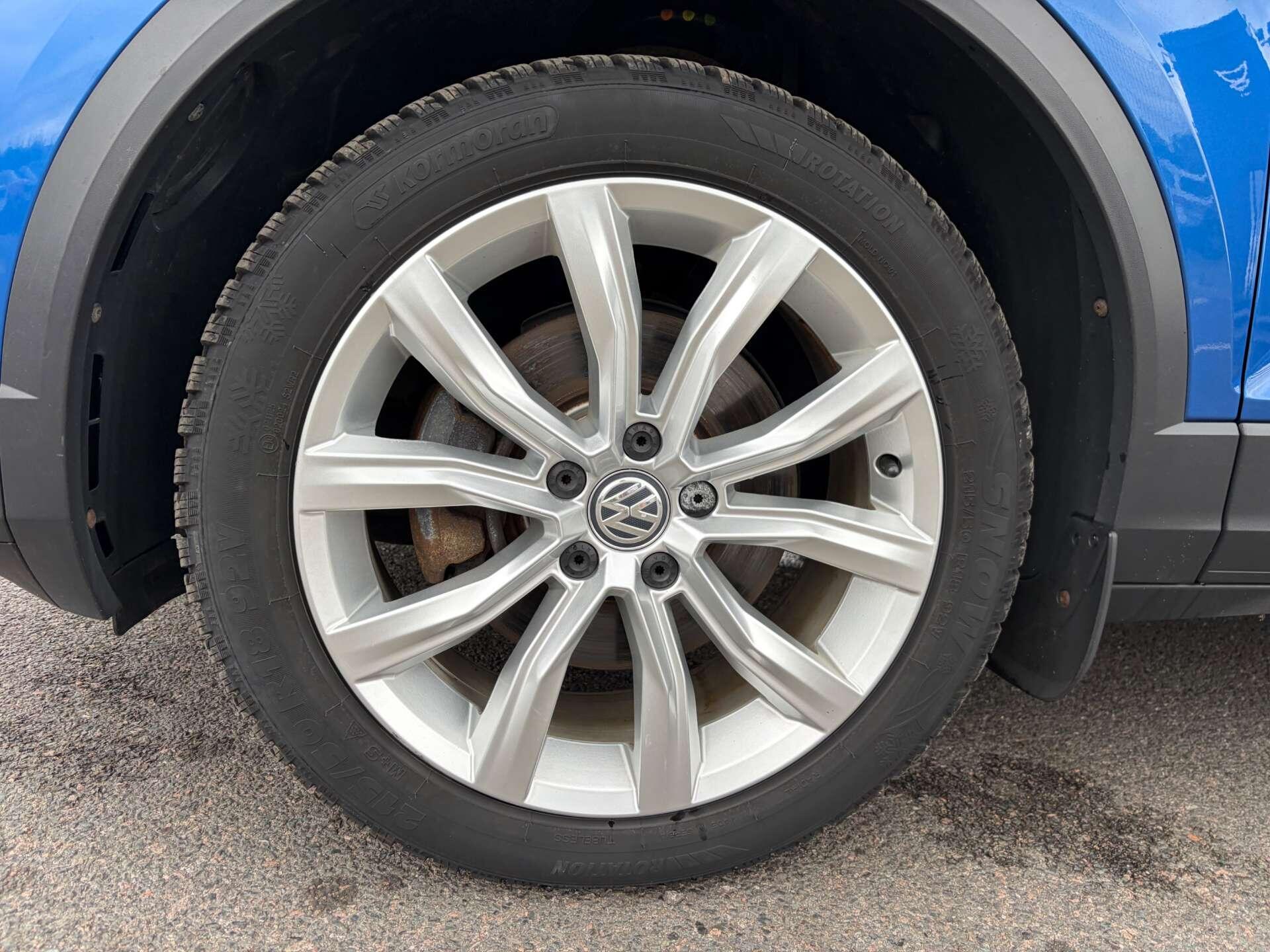 Volkswagen T-Roc view 12