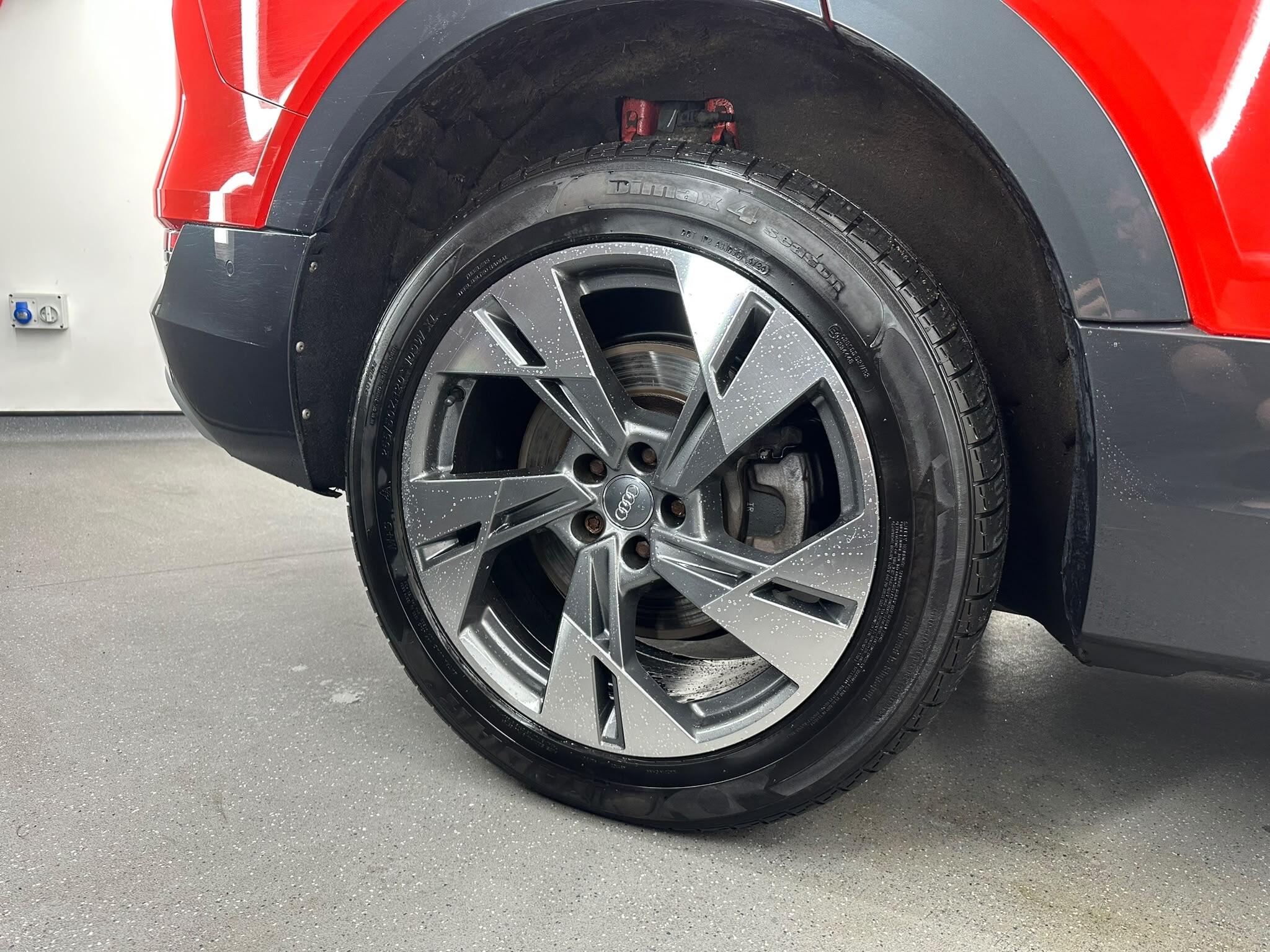 Audi E-Tron view 23