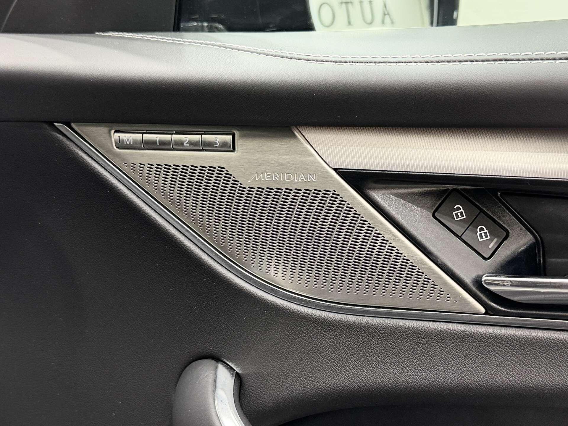 Jaguar F-Pace view 34