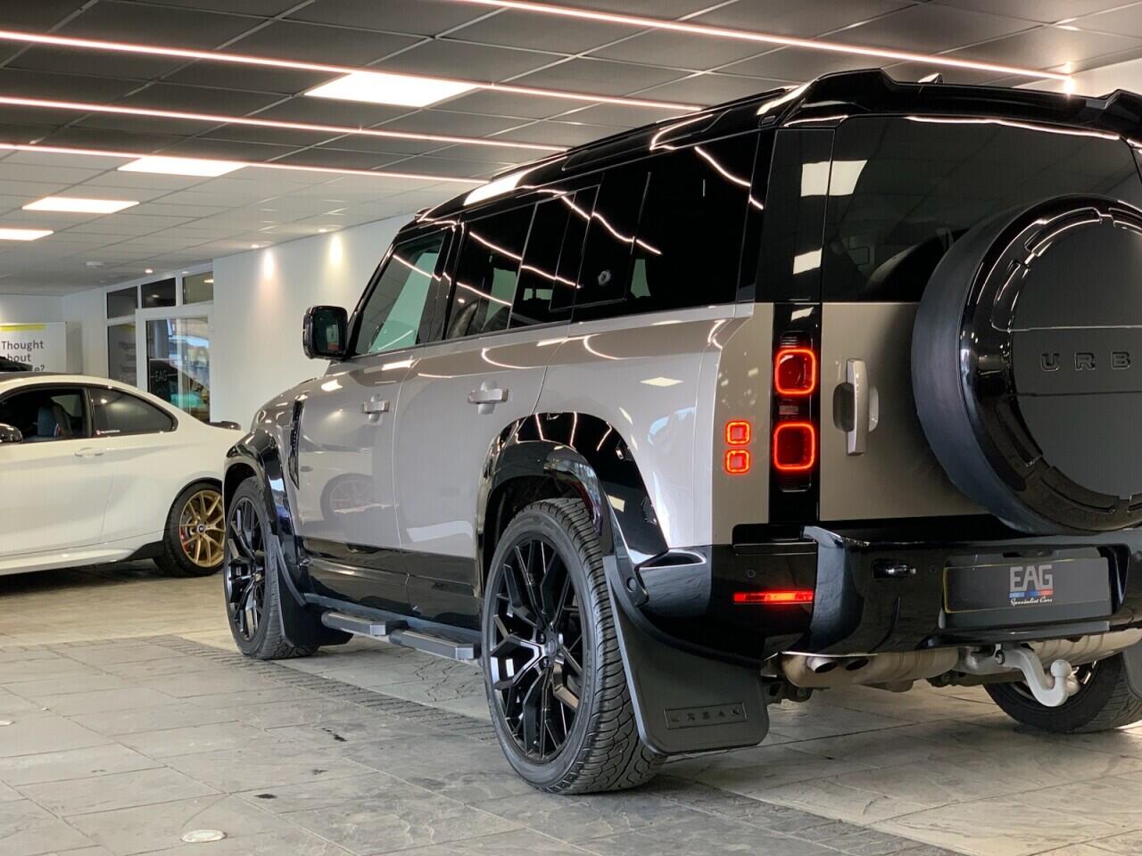 Land Rover Defender 110 view 7