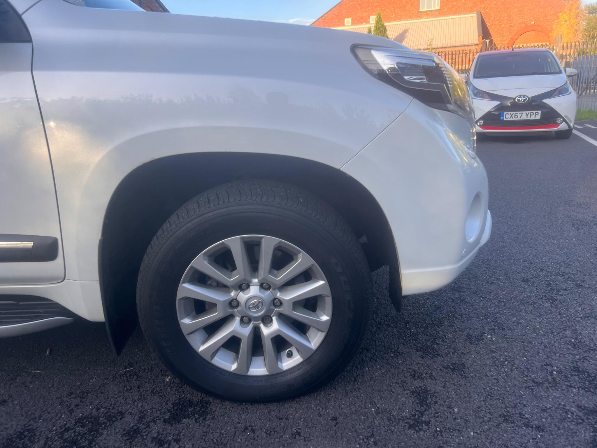 2014 Toyota Land Cruiser 3.0 D-4D Icon Auto 4WD Euro 5 5dr (7 Seats) • 43,921 miles image 10