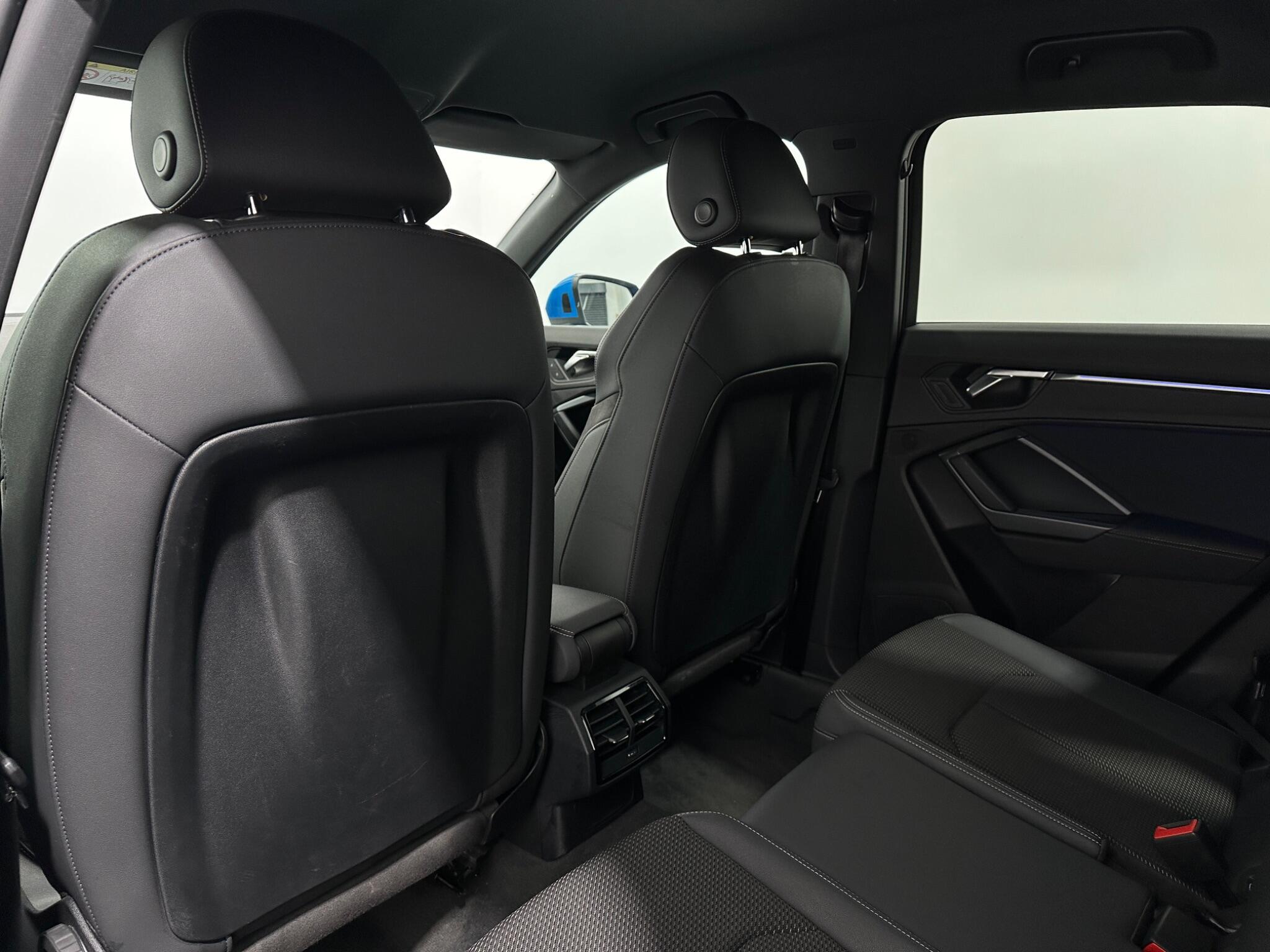 Audi Q3 view 38