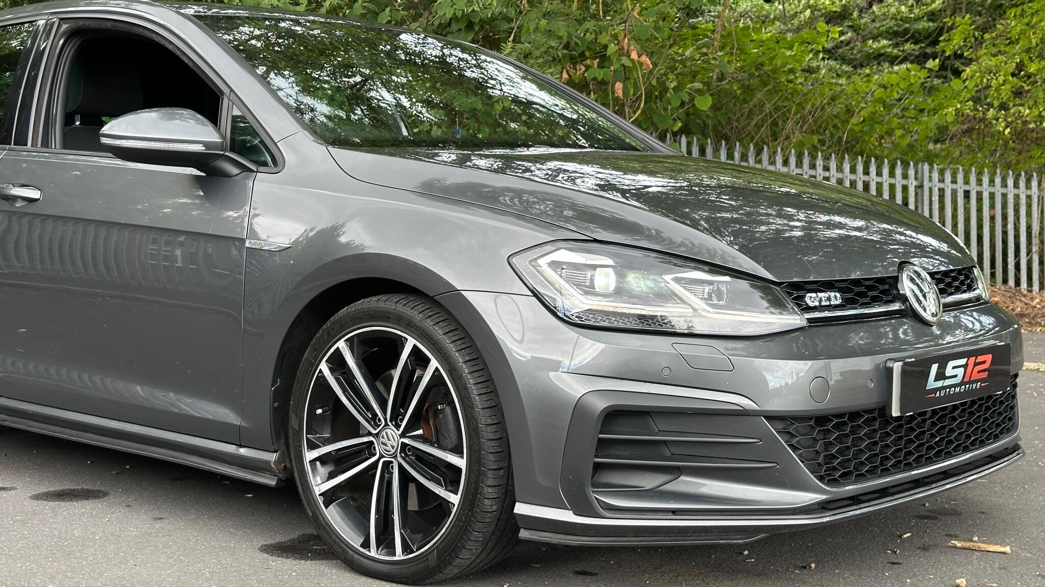Volkswagen Golf view 6