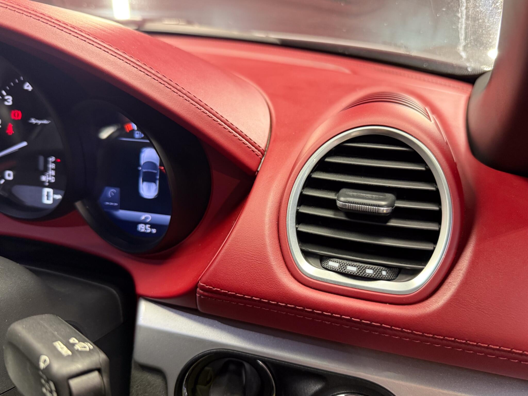 Porsche 718 Spyder view 43