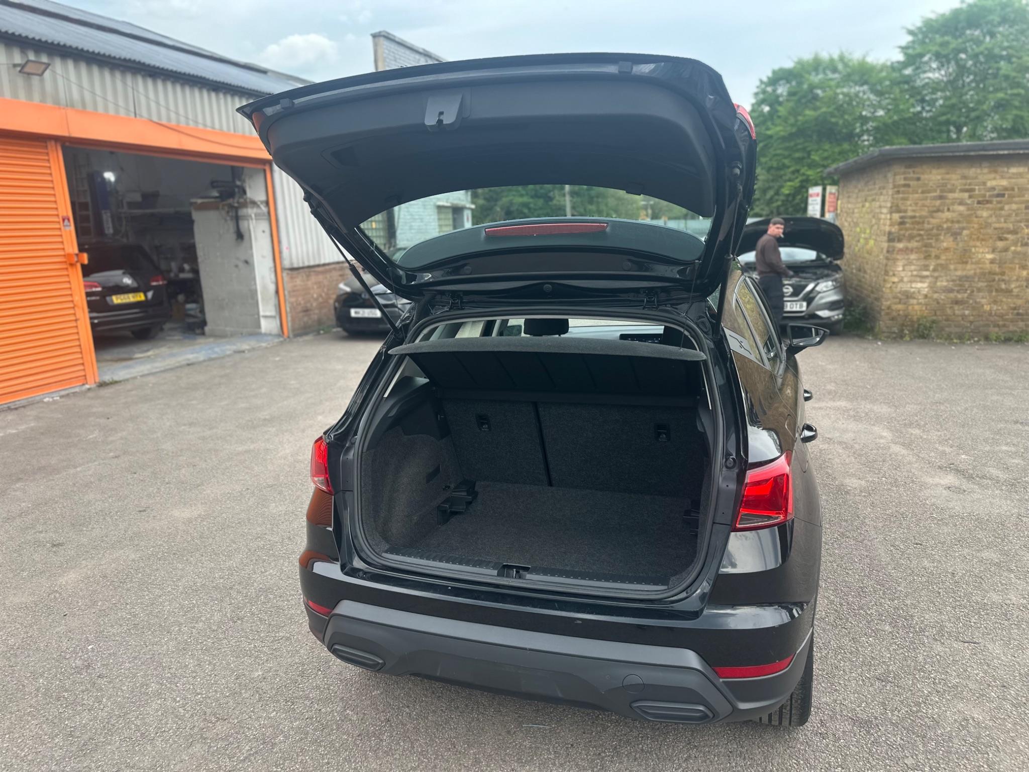 Seat Arona view 8