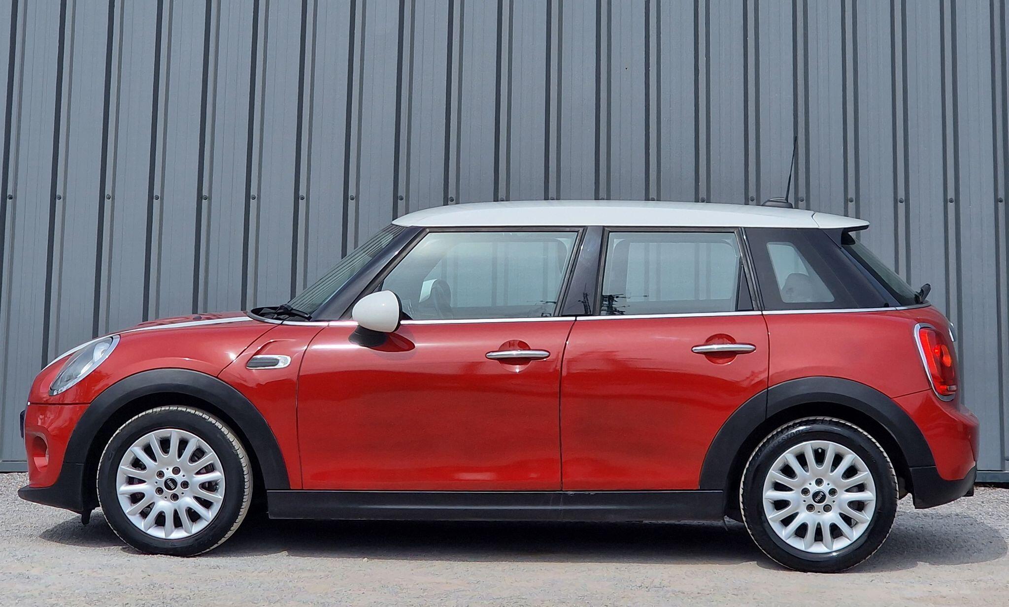 2015 MINI Hatch image 5