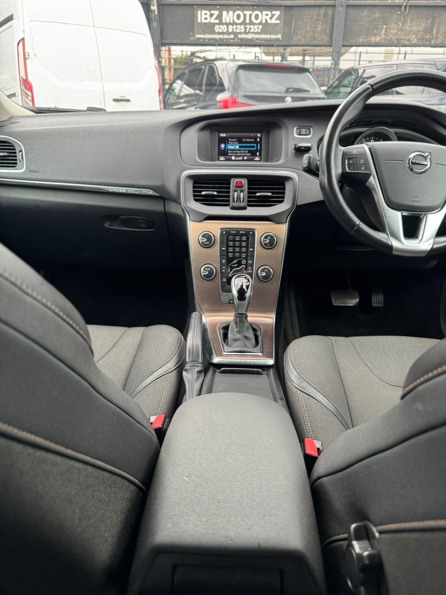 Volvo V40 Cross Country view 50