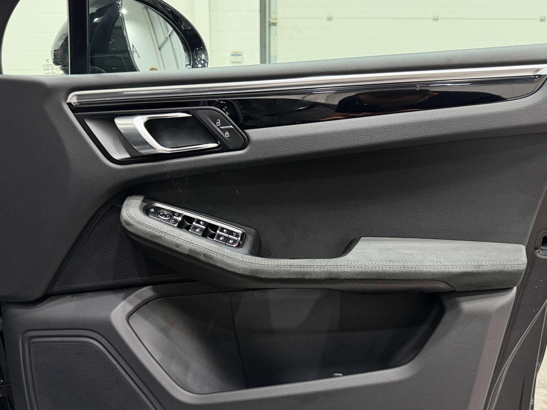 Porsche Macan view 38