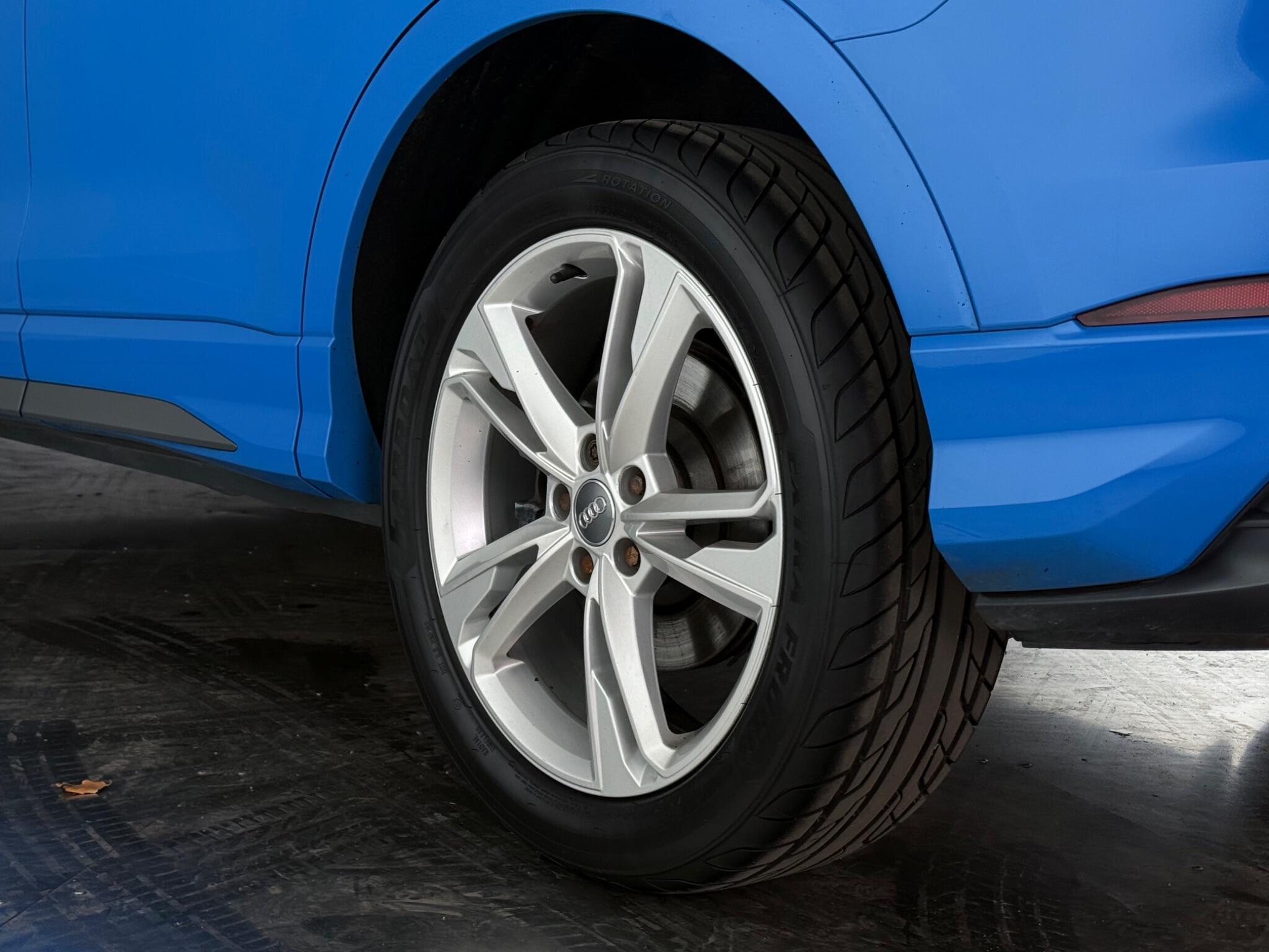 Audi Q3 view 9