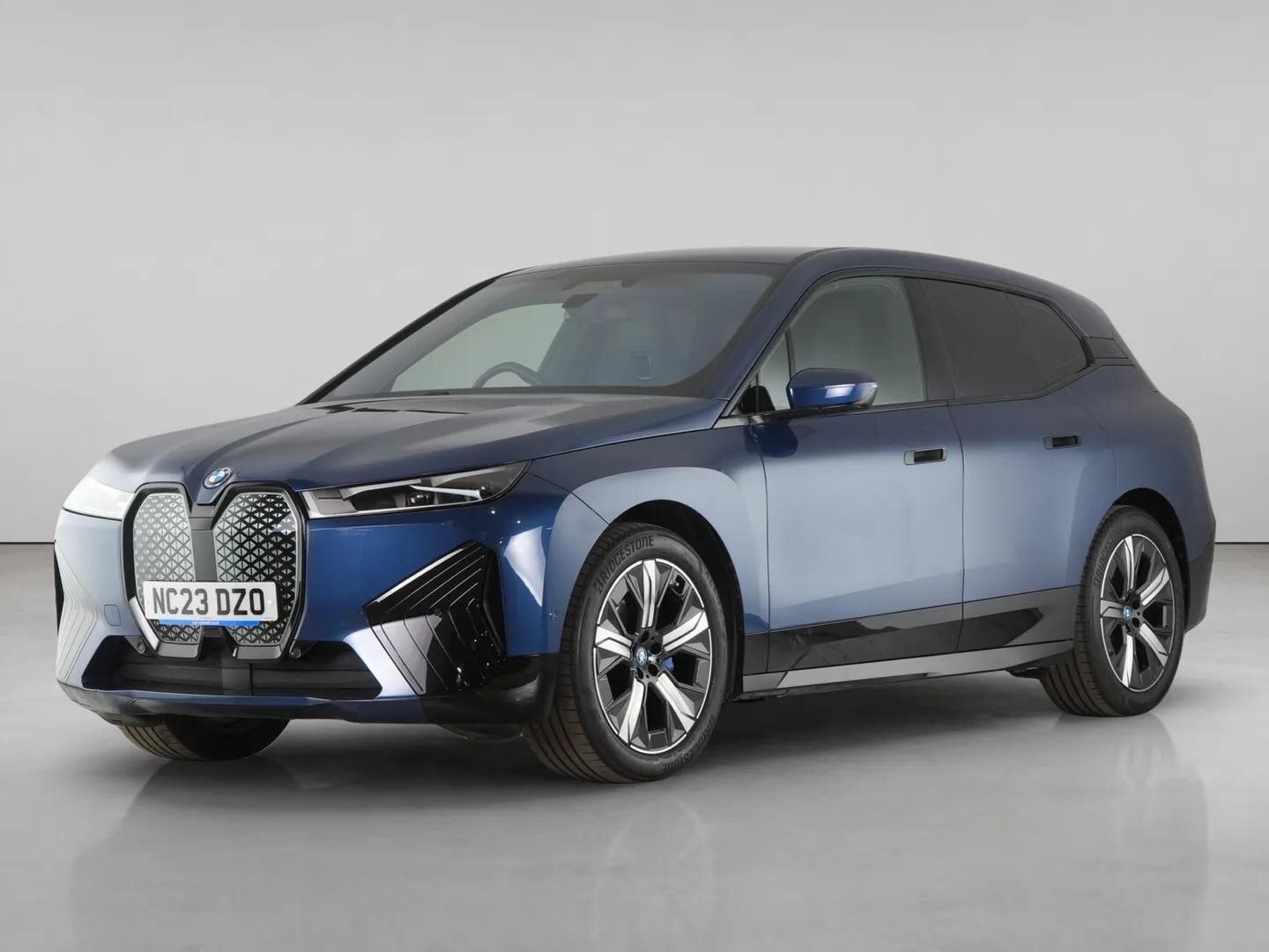 BMW Ix view 2