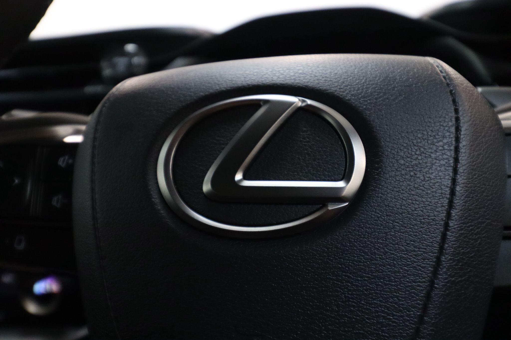 Lexus RZ view 40