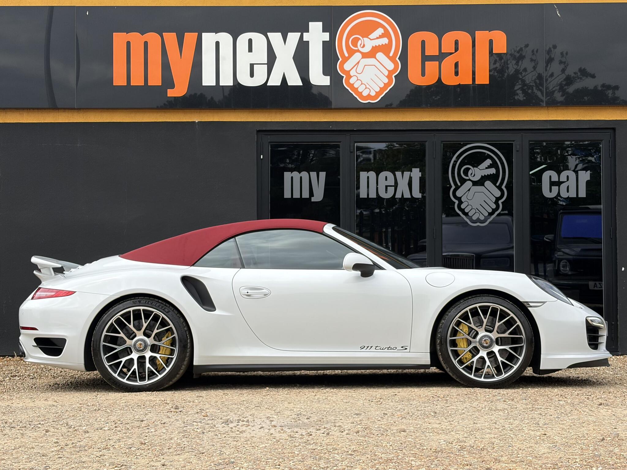 Porsche 911 view 18