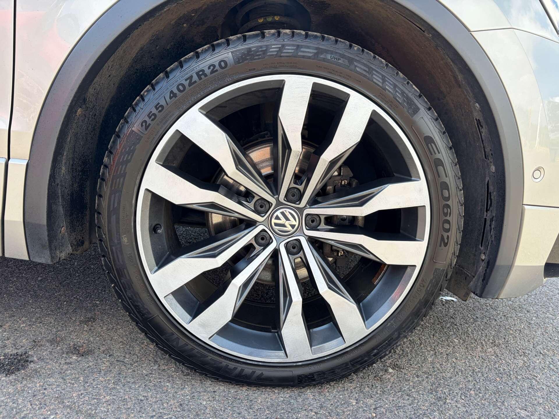 Volkswagen Tiguan view 12