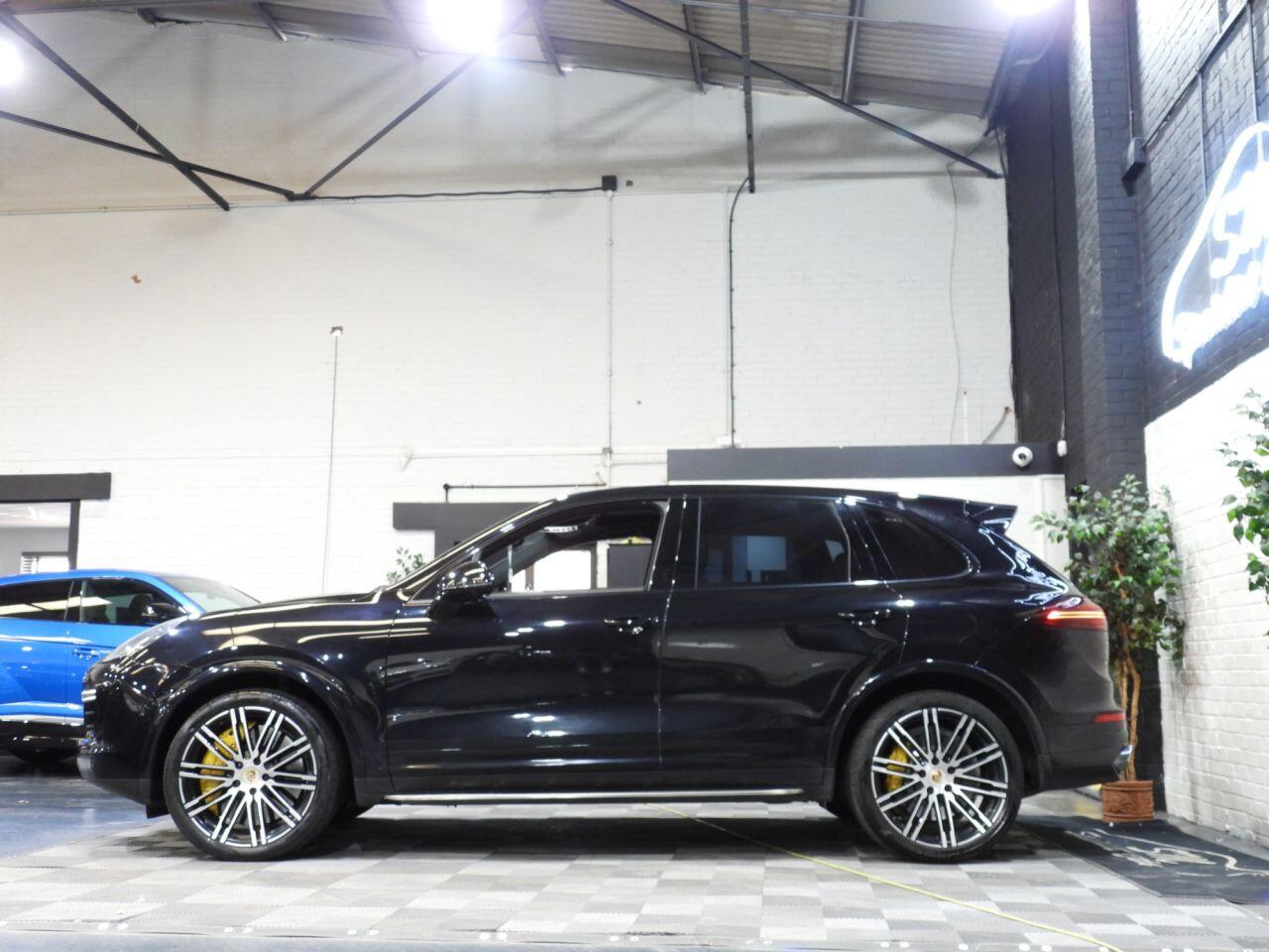 Porsche Cayenne view 13