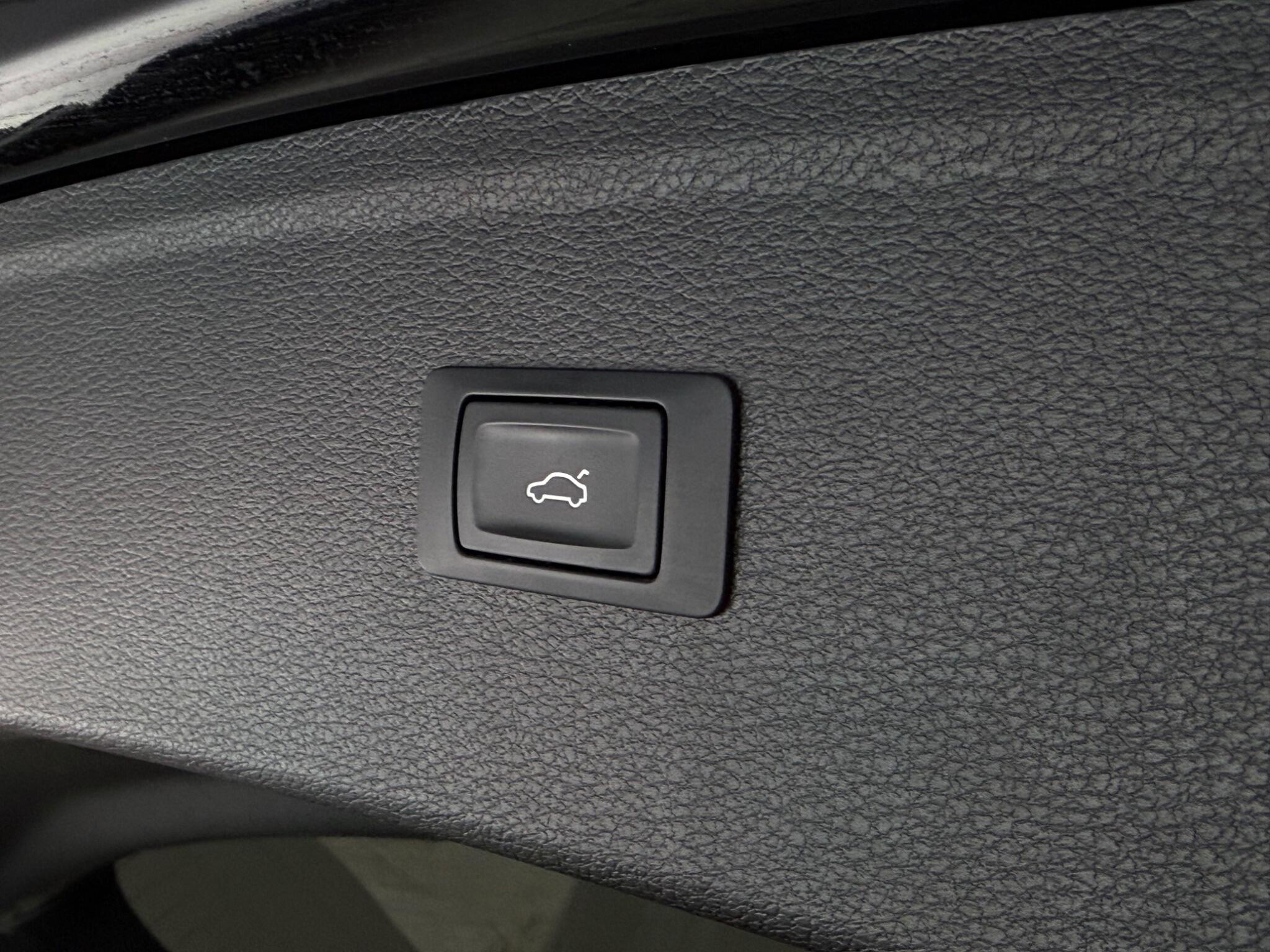 Audi Q5 view 11