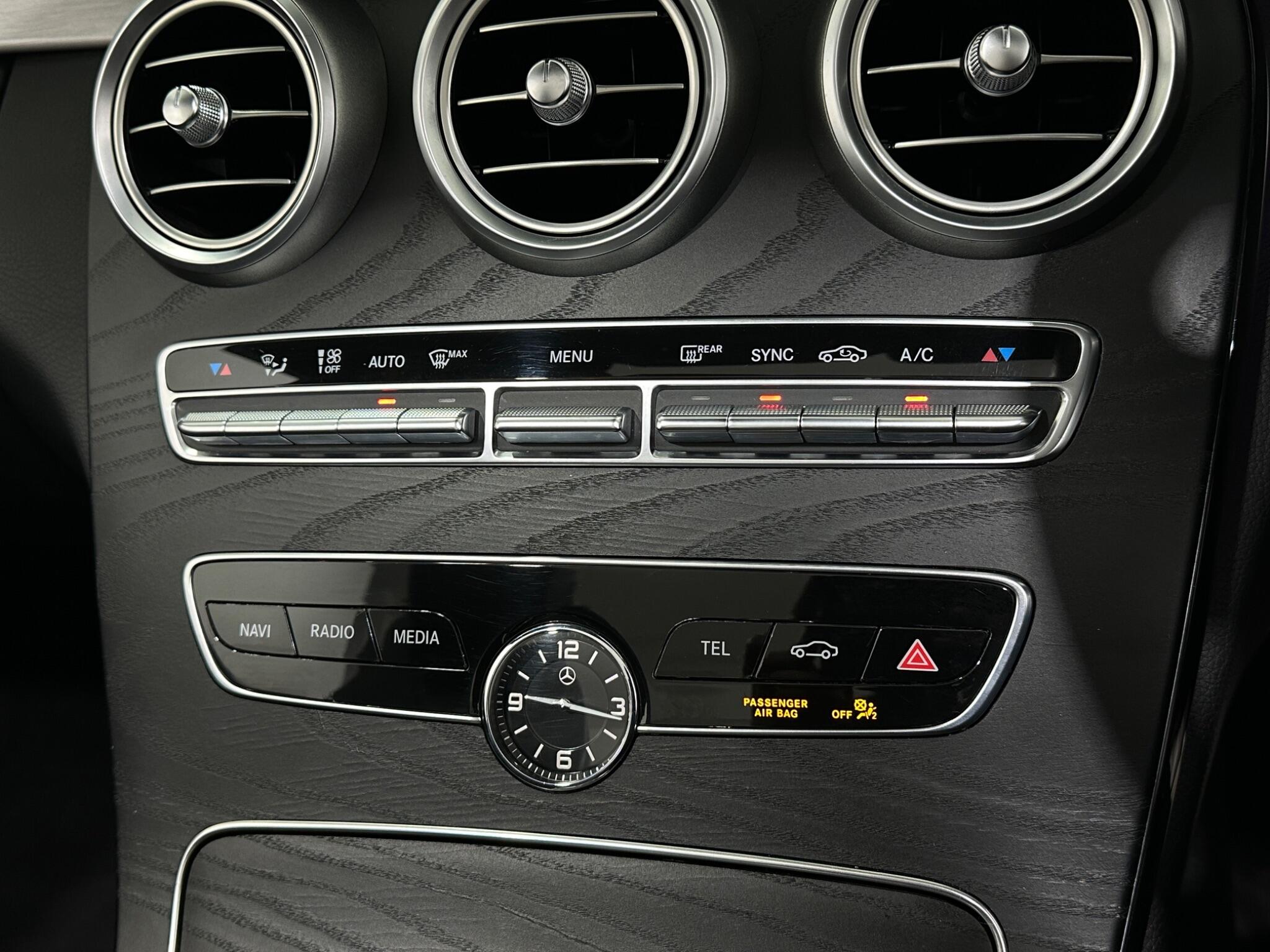 Mercedes-Benz C-Class view 23