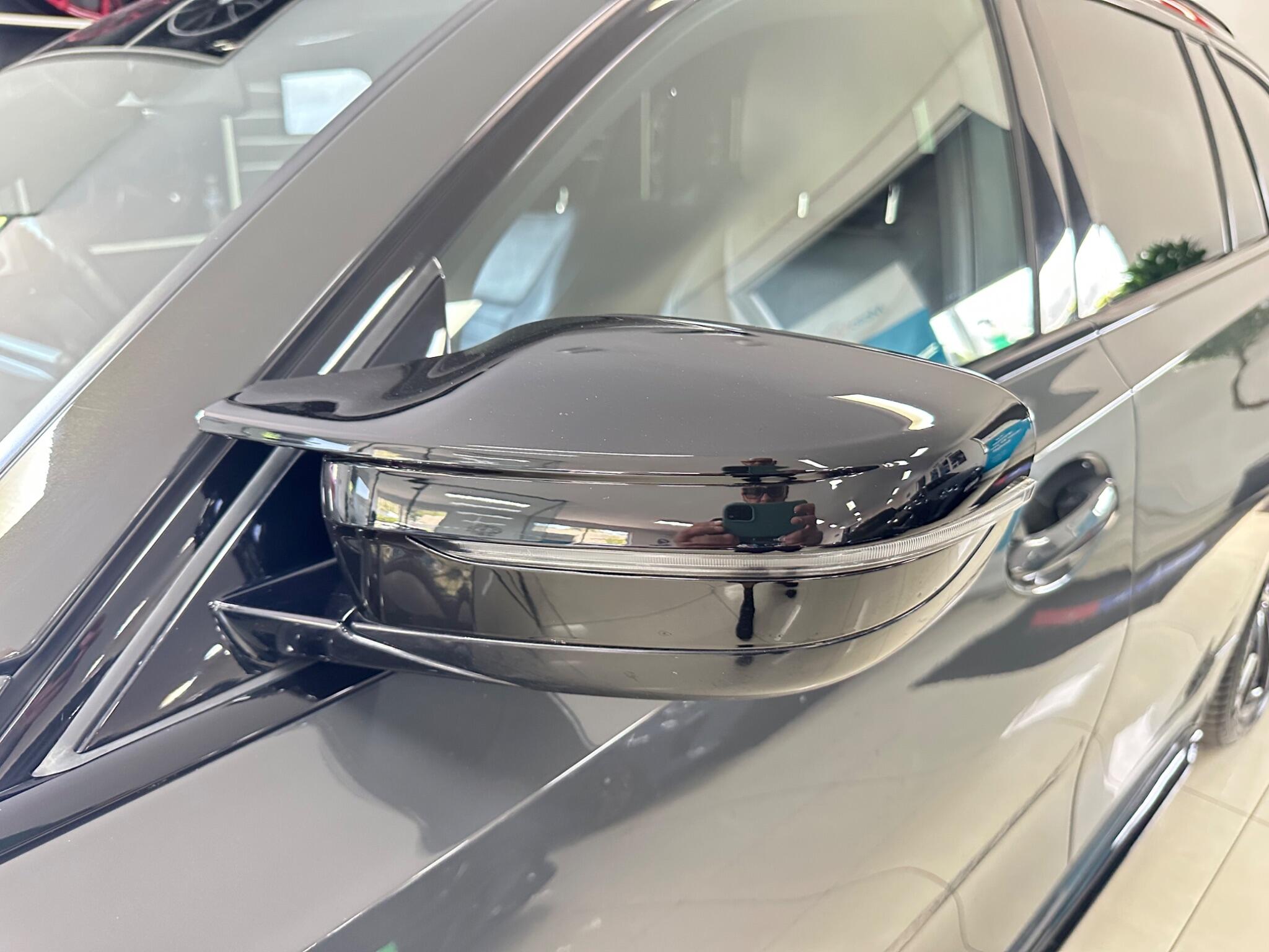 BMW 3 Series view 16