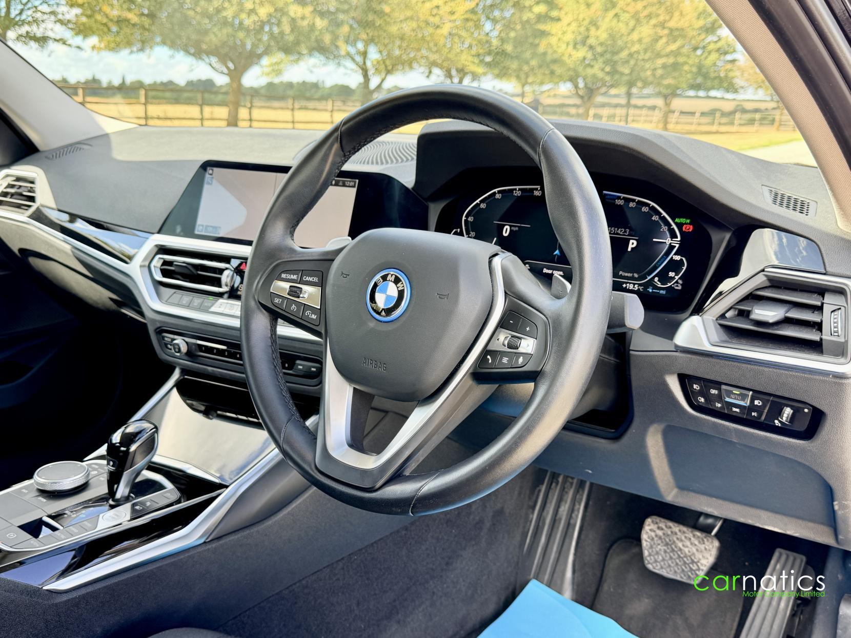 BMW 3 Series view 23
