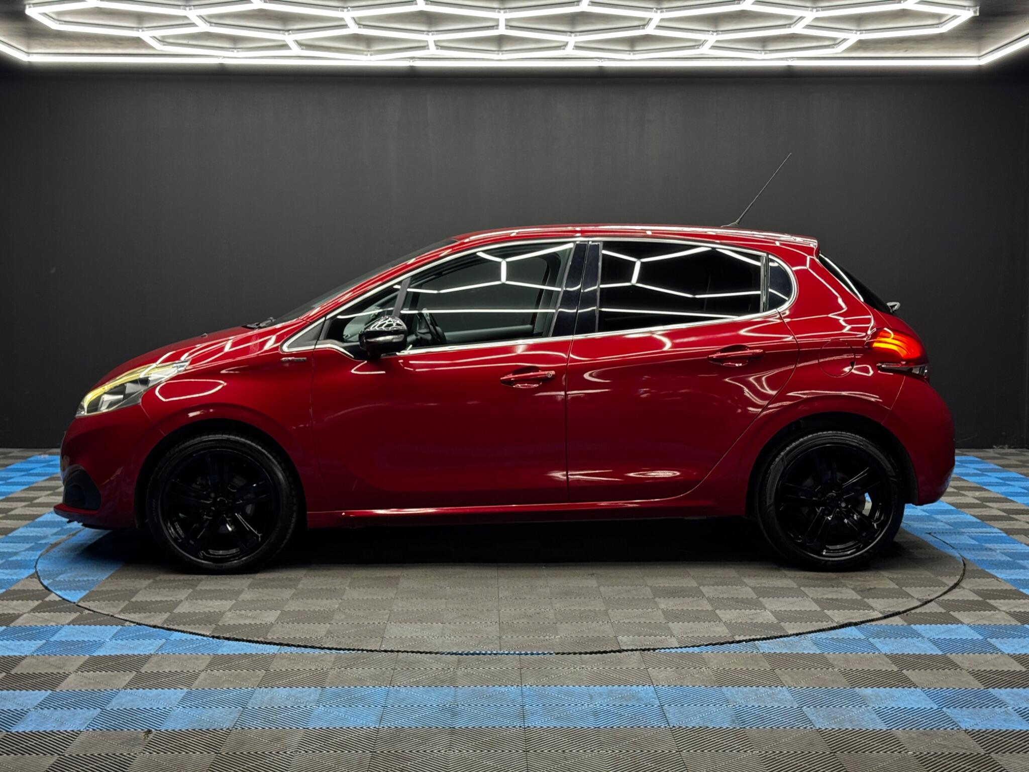 Peugeot 208 view 8