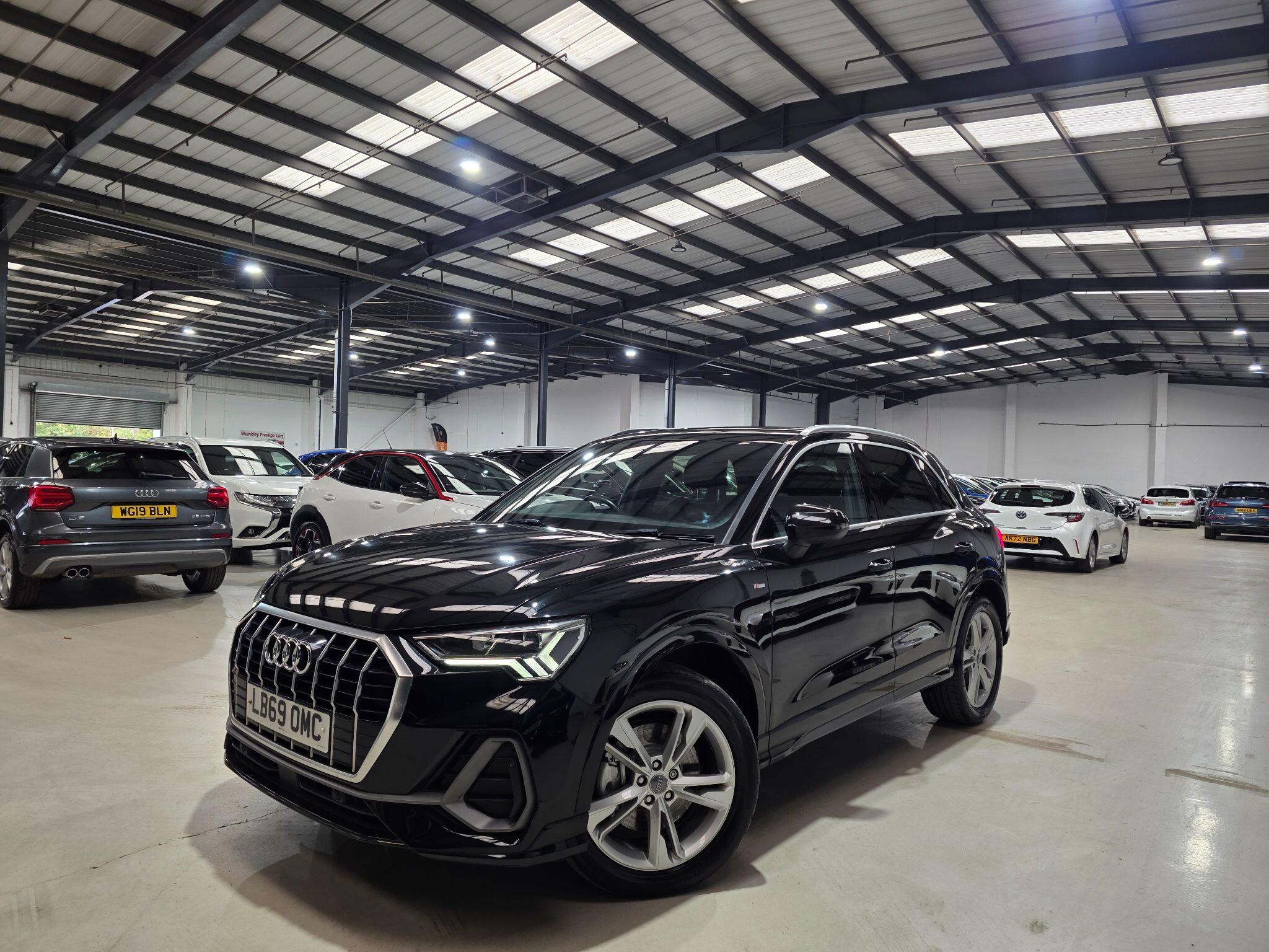 Audi Q3 main image