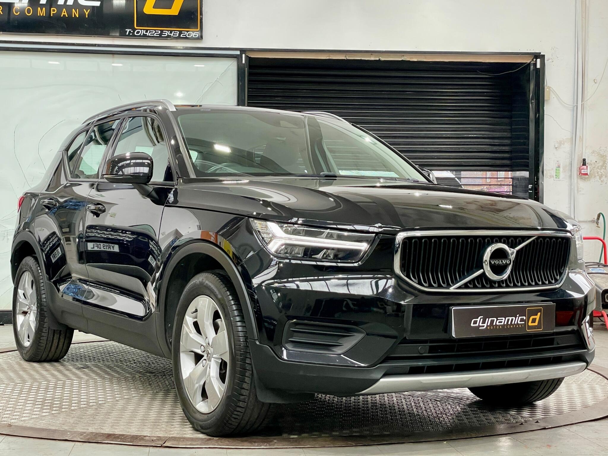 Volvo XC40 view 2