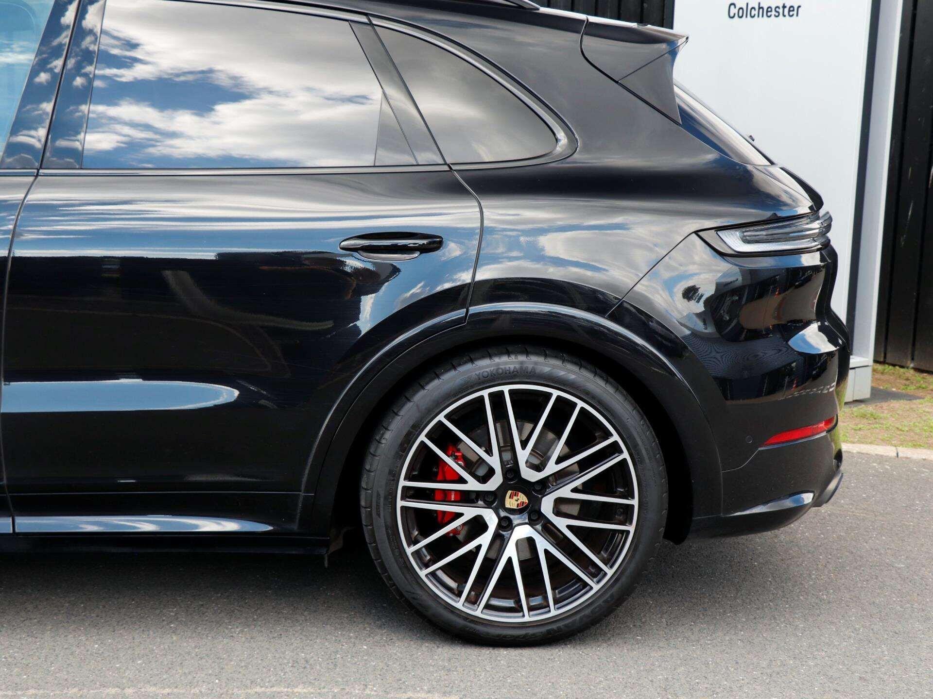 Porsche Cayenne view 33