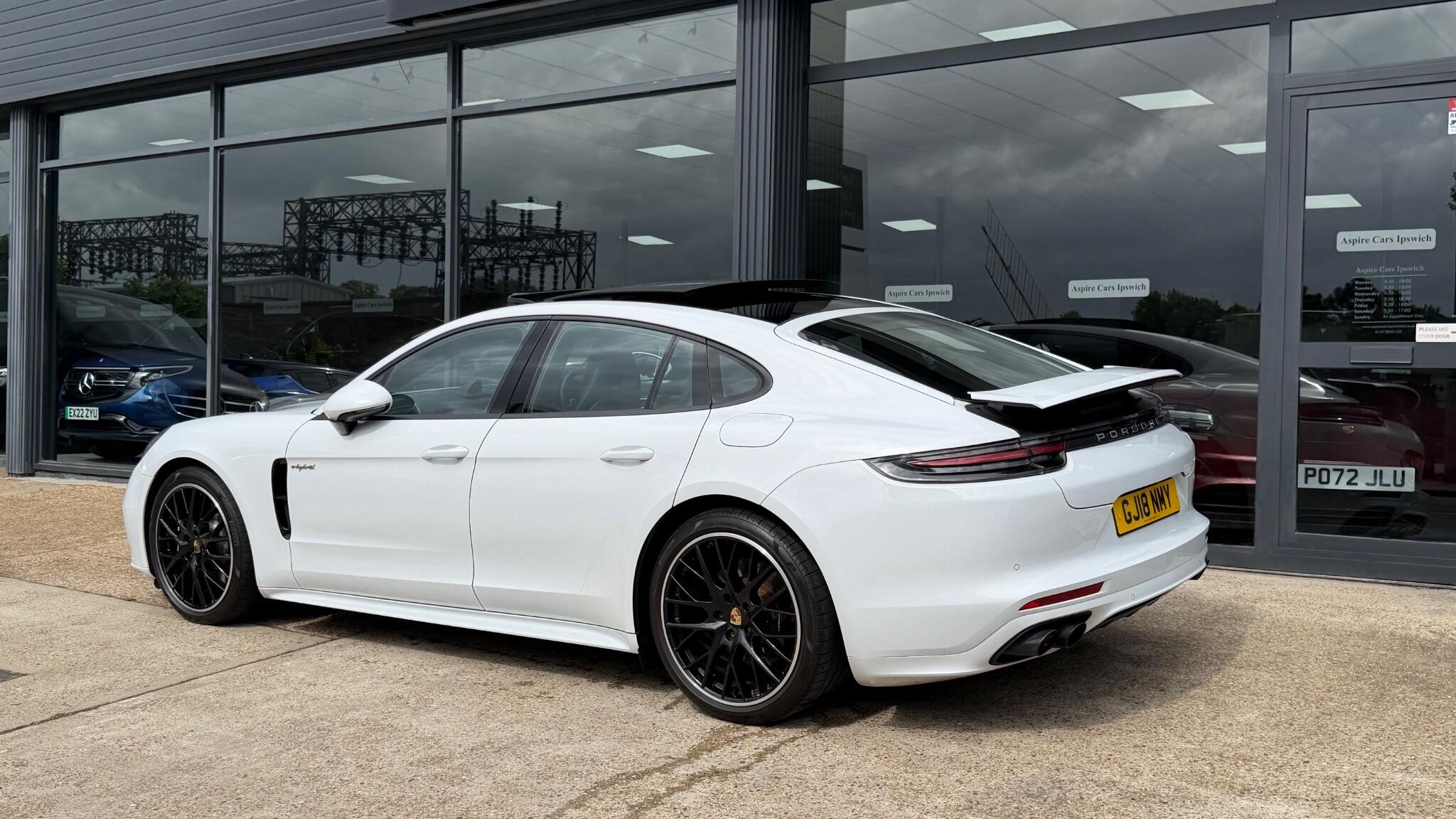 Porsche Panamera view 11