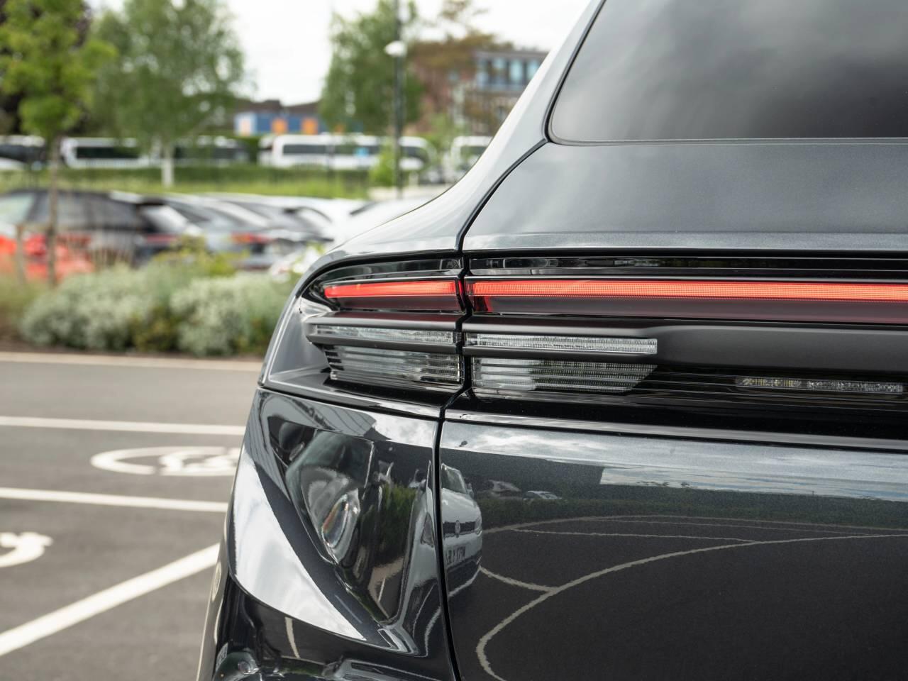 Porsche Macan view 9