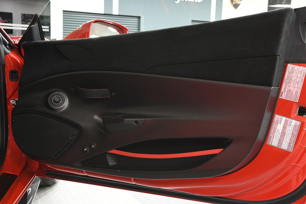 Ferrari 488 view 32