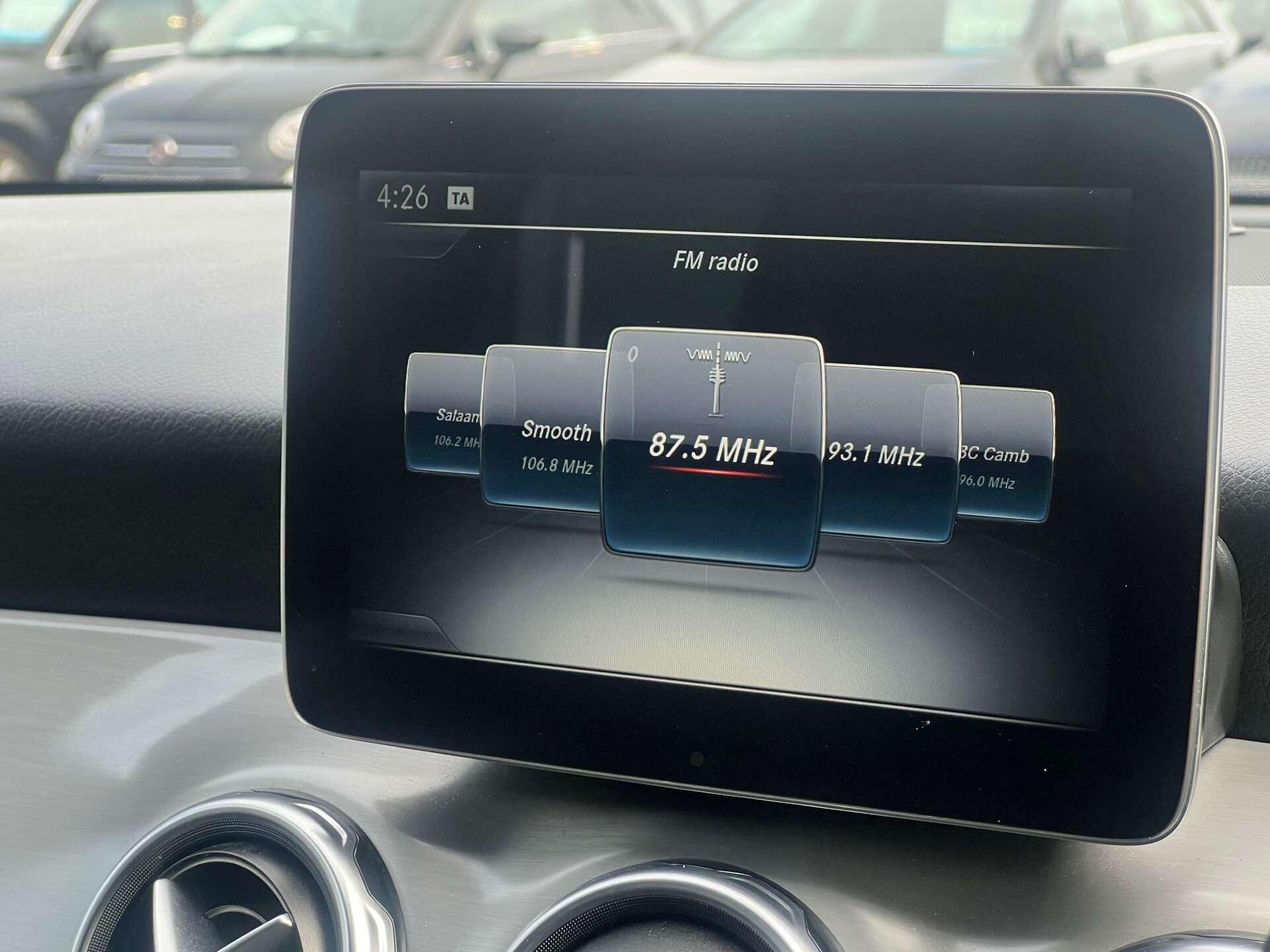 Mercedes-Benz GLA view 26