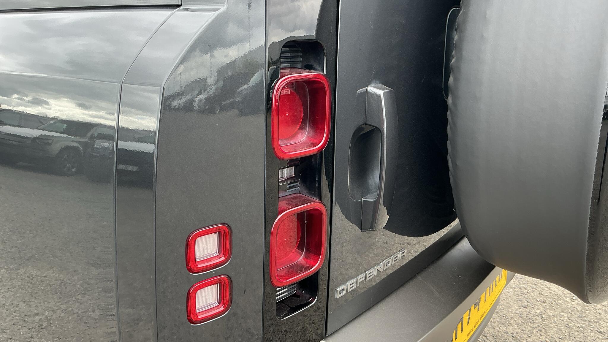Land Rover Defender view 19