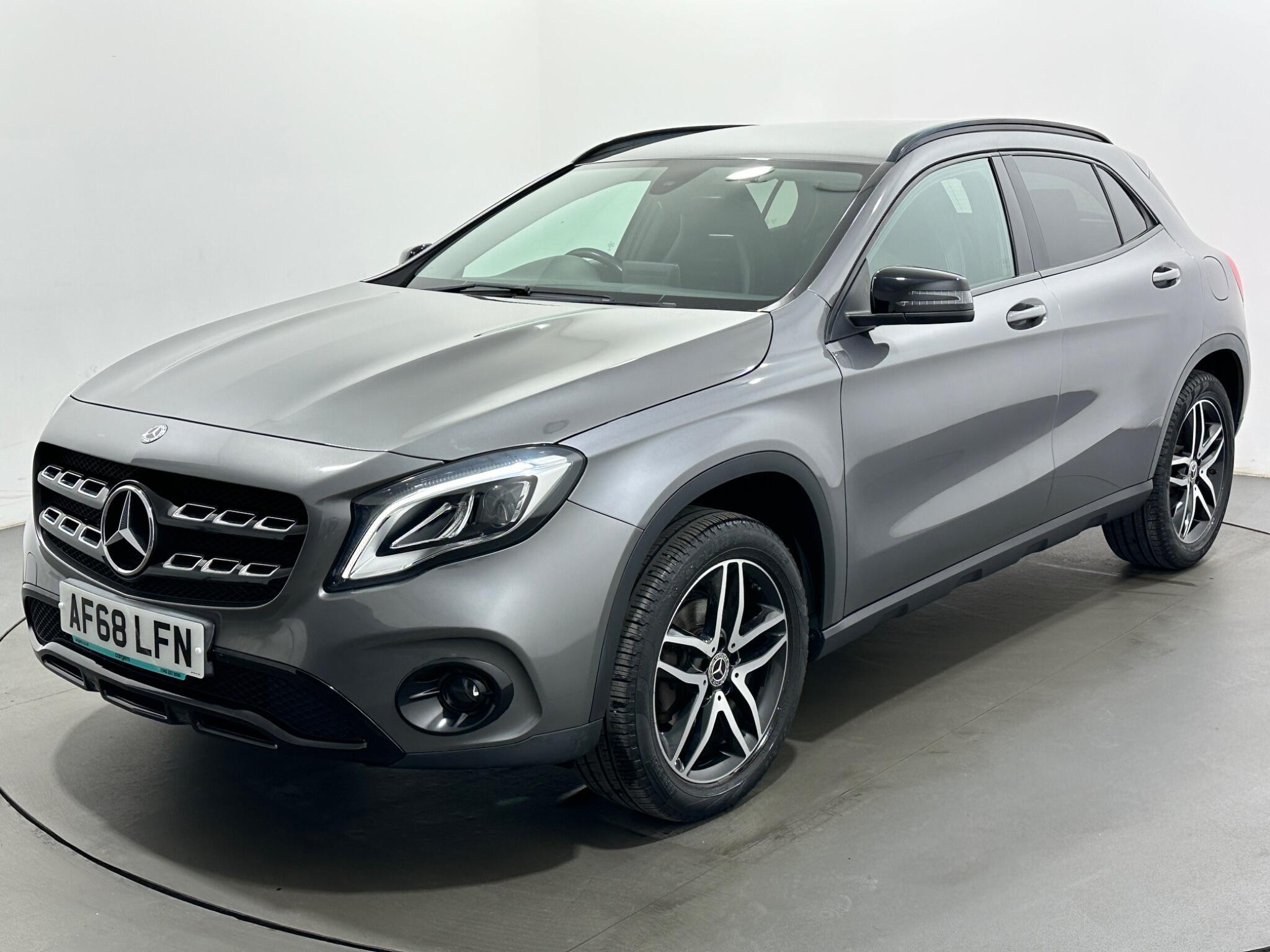 Mercedes-Benz Gla view 53