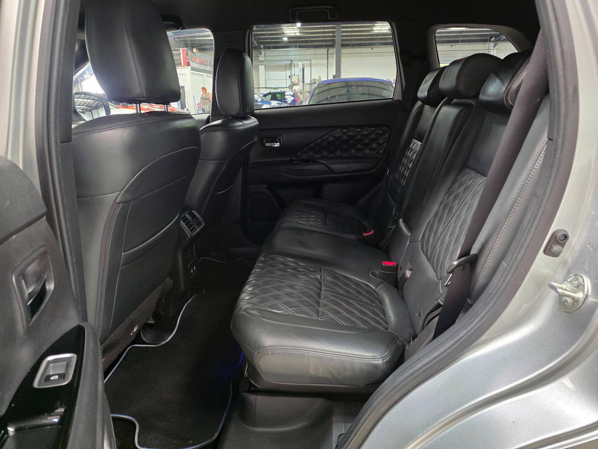 Mitsubishi Outlander view 26