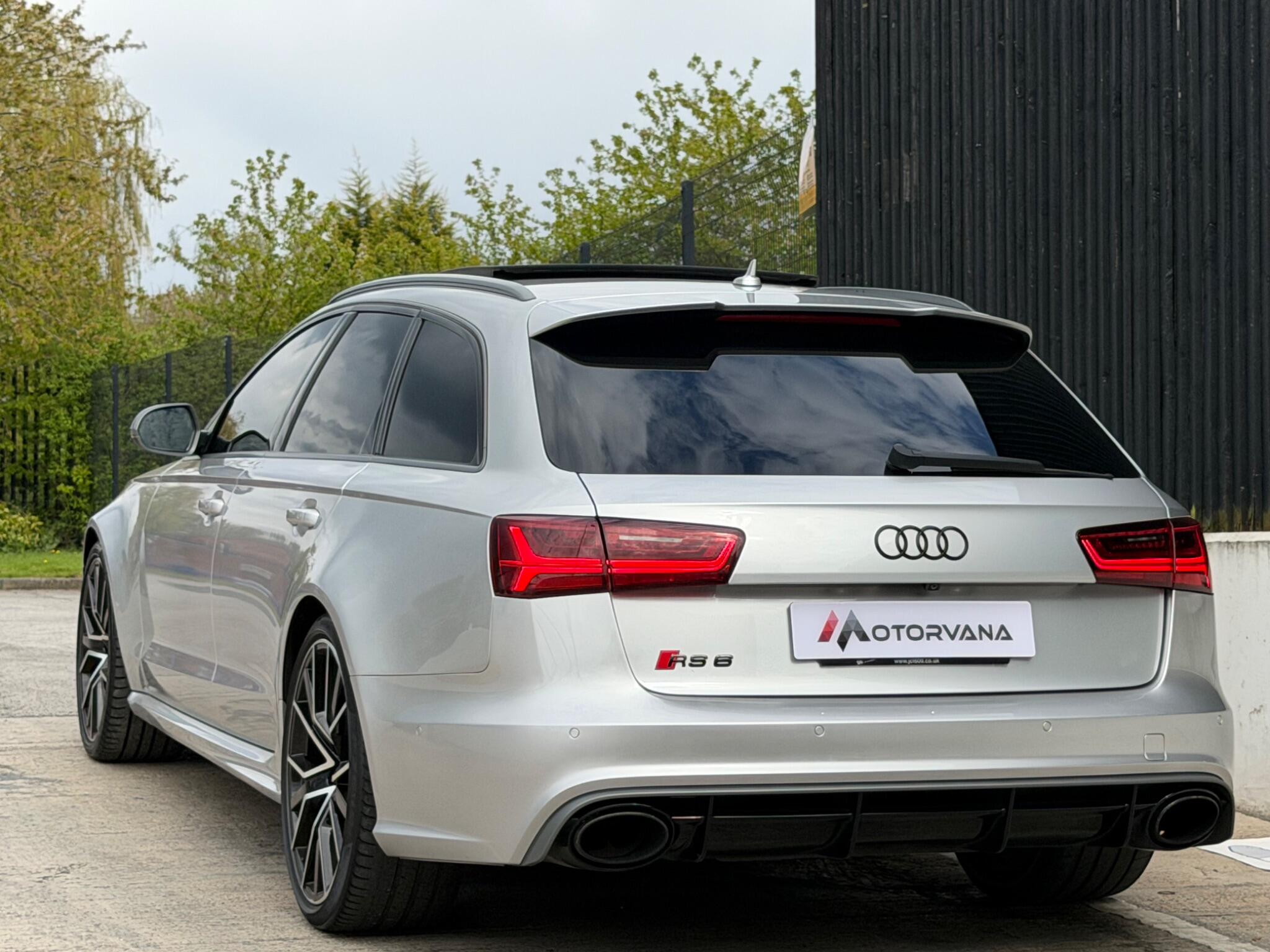 Audi RS6 view 9