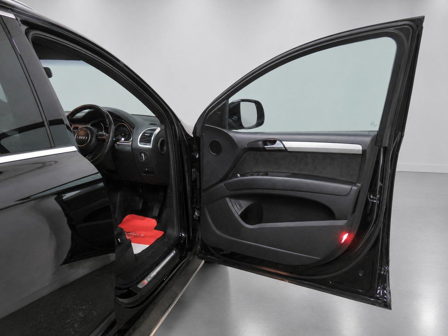 Audi Q7 view 25