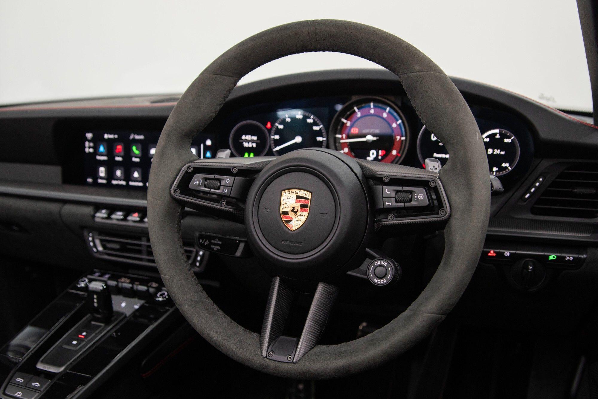 Porsche 911 view 32
