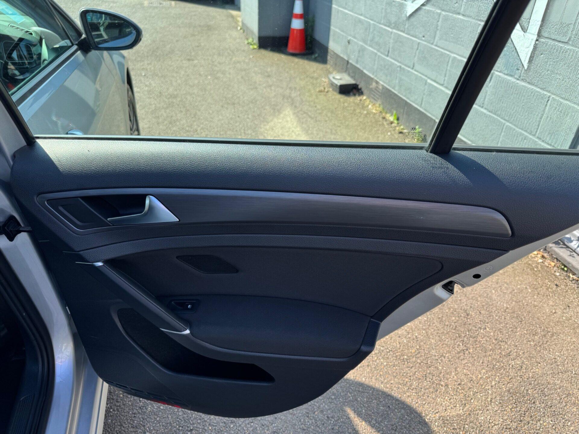 Volkswagen Golf view 10