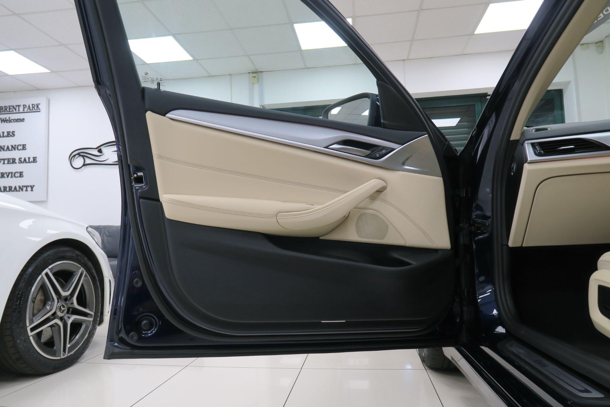 BMW 5 Series view 14