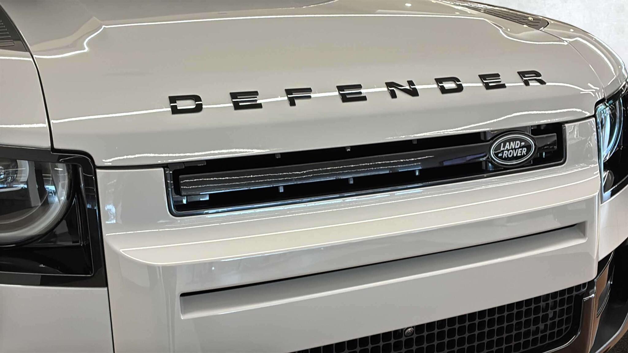Land Rover Defender view 21
