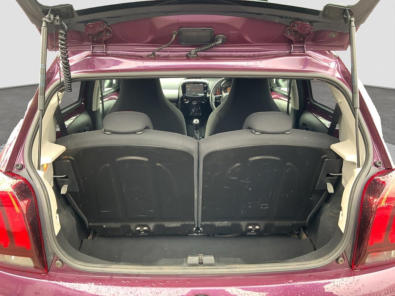 Peugeot 108 view 18